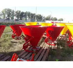 Тракторный навесной разбрасыватель на 500 кг фирмы Jar-Met Польша